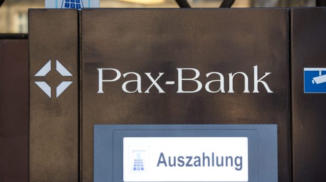 PAX Bank Schriftzug in Köln, Deutschland