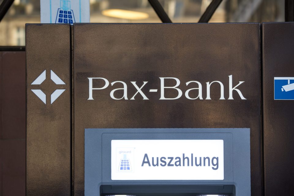 PAX Bank Schriftzug in Köln, Deutschland