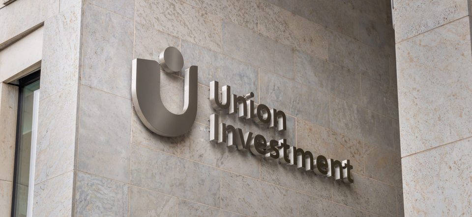 Union Investment Logo am Headquarter in Frankfurt am Main