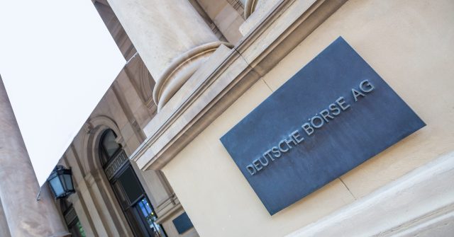 Frankfurter Wertpapierbörse mit Schriftzug der Dt. Börse