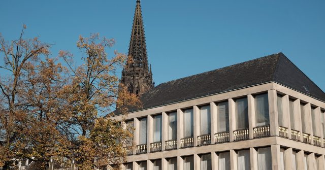 Verwaltungsgebäude der HAL am Domplatz in der Altstadt von Münster in Westfalen im Münsterland