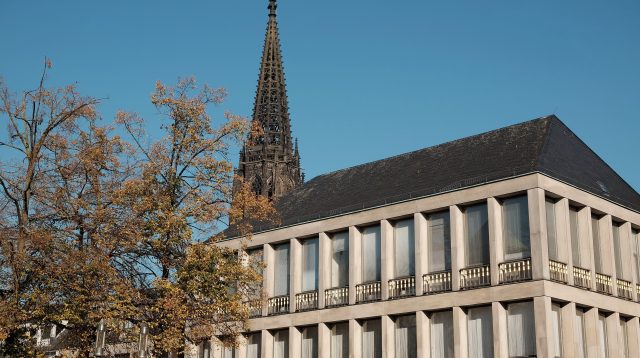 Verwaltungsgebäude der HAL am Domplatz in der Altstadt von Münster in Westfalen im Münsterland