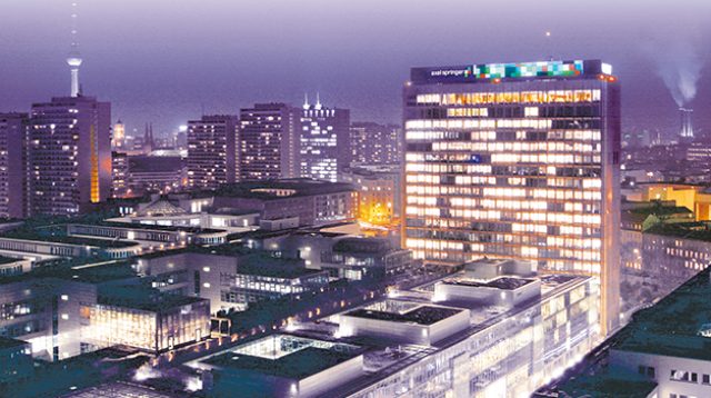 Axel Springer-Haus in Berlin bei Nacht