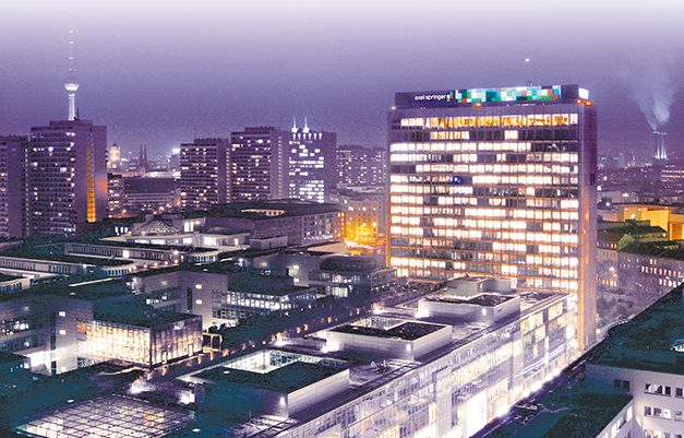 Axel Springer-Haus in Berlin bei Nacht