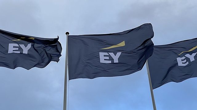 Logo von EY