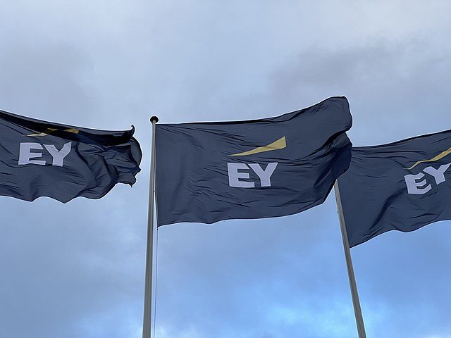 Logo von EY